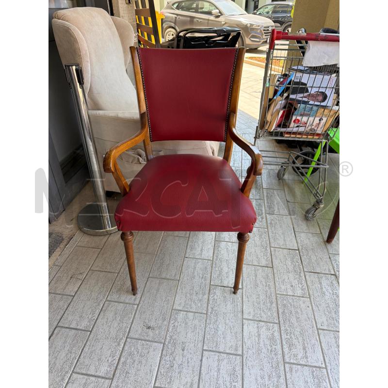 POLTRONCINA PELLE BORDEAUX E LEGNO  | Mercatino dell'Usato Trapani via libica 1