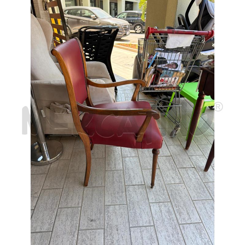POLTRONCINA PELLE BORDEAUX E LEGNO  | Mercatino dell'Usato Trapani via libica 2