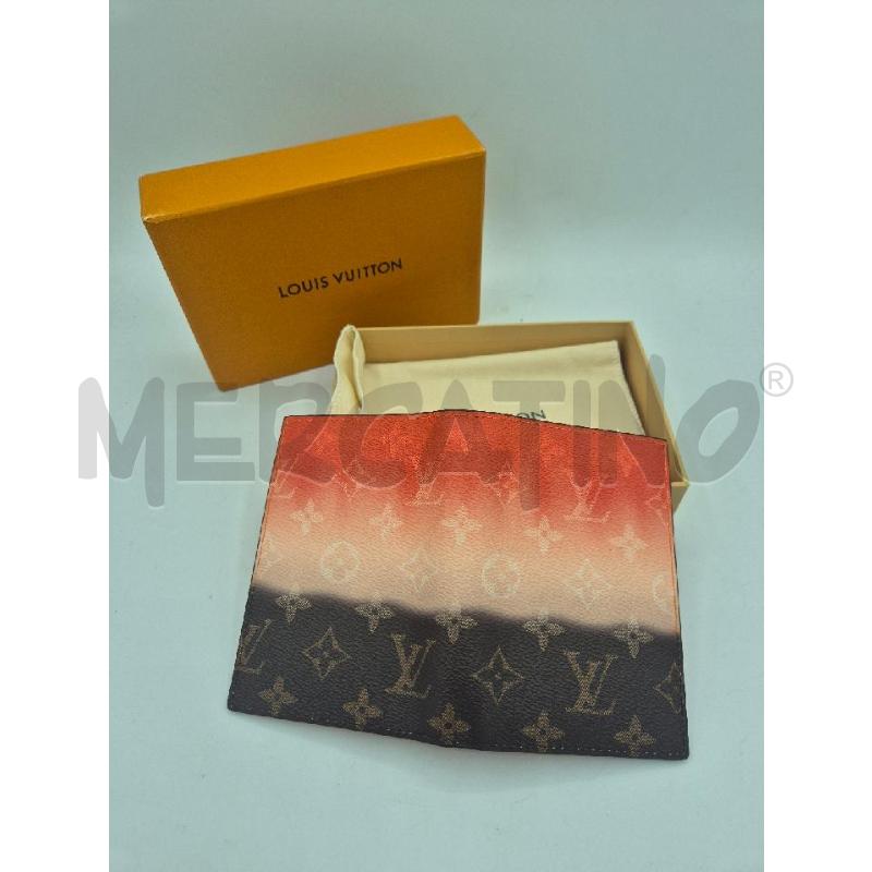 PORTA PASSAPORTO LOUIS VUITTON SFUMATO MARRONE BIANCO E ROSSO  | Mercatino dell'Usato Trapani via libica 3