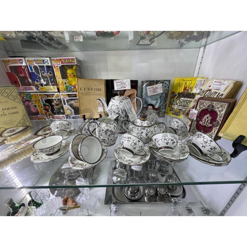 SERVIZIO CAFFE0 DA 12 BIANCO E ARGENTATO  | Mercatino dell'Usato Trapani via libica 1
