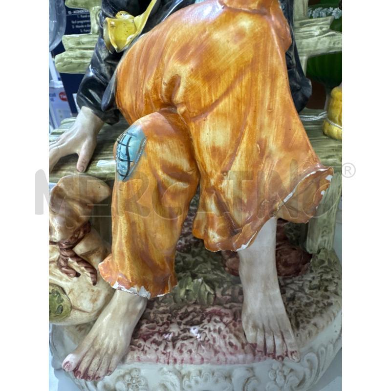 STATUA NONNO IN BANCHINA VINO ROSSO  | Mercatino dell'Usato Trapani via libica 2