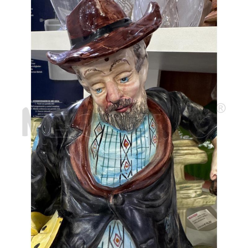 STATUA NONNO IN BANCHINA VINO ROSSO  | Mercatino dell'Usato Trapani via libica 3