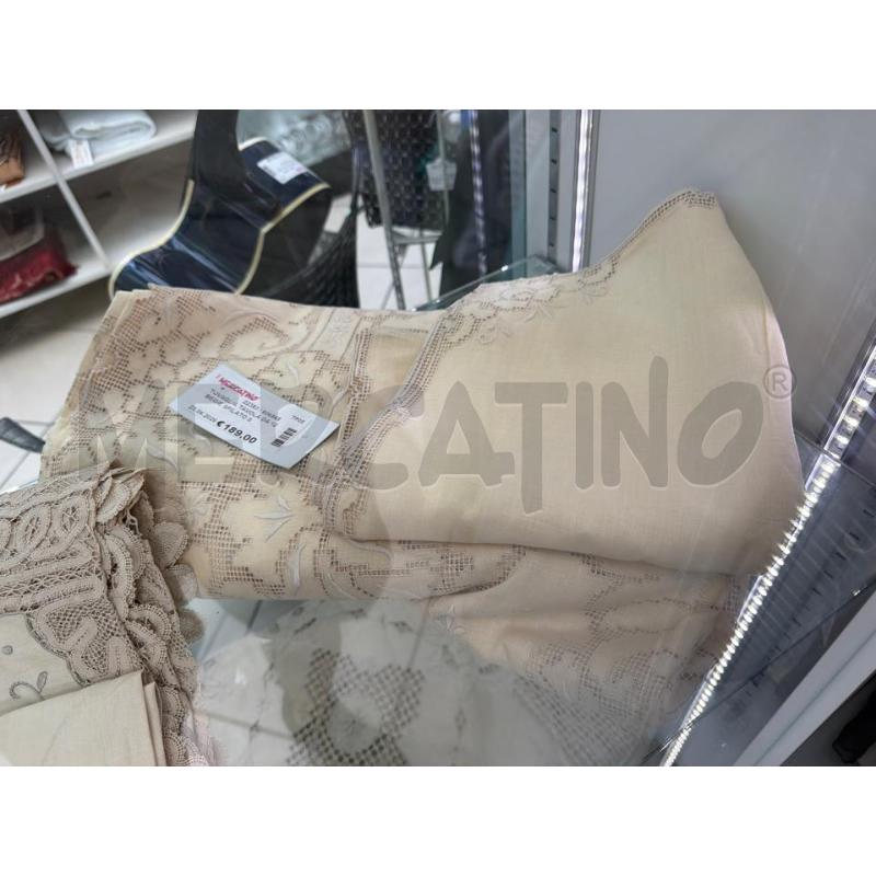 TOVAGLIA TAVOLA DA 12 BEGIE SFILATO SICILIANO | Mercatino dell'Usato Trapani via libica 5