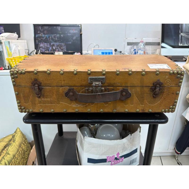 VALIGIA LEGNO CON BORCHIE | Mercatino dell'Usato Trapani via libica 2