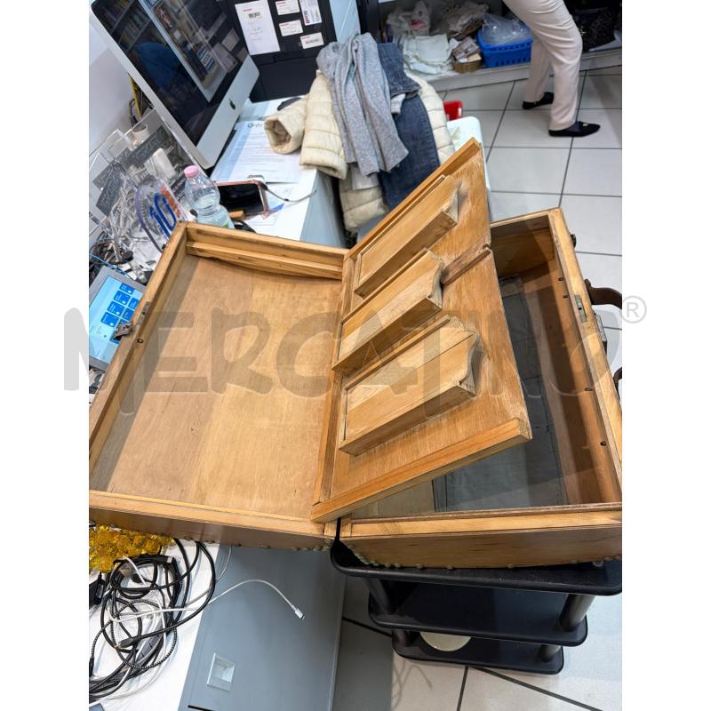VALIGIA LEGNO CON BORCHIE | Mercatino dell'Usato Trapani via libica 5