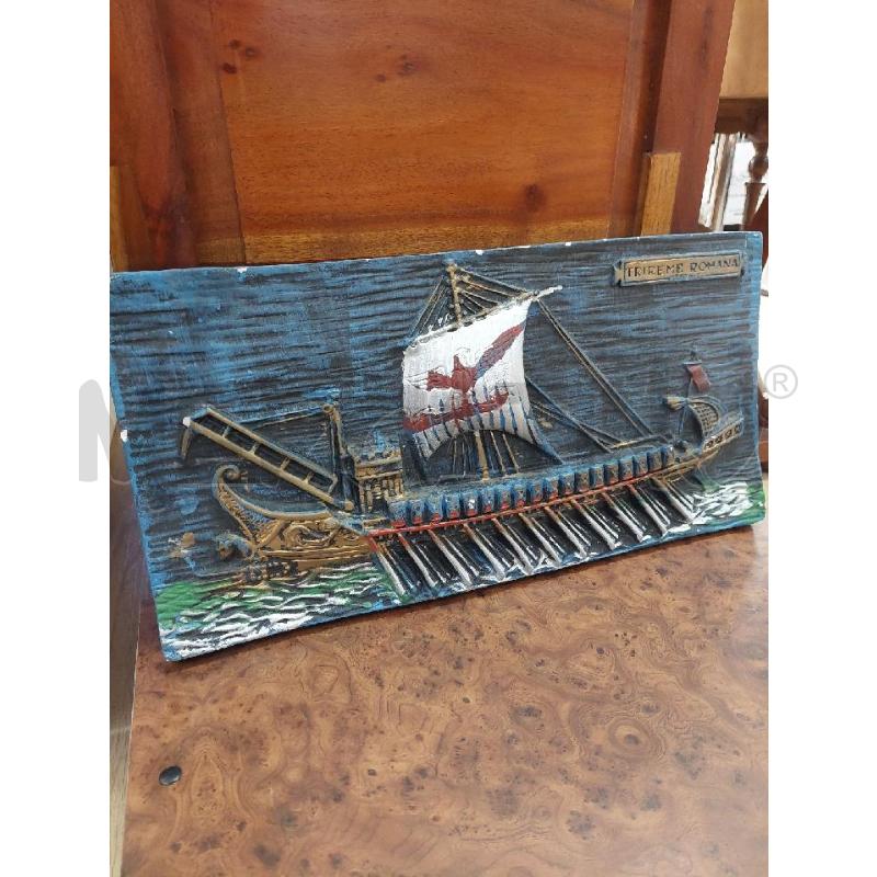 BASSORILIEVO NAVE TRIREME ROMANA IN GESSO DIPINTA | Mercatino dell'Usato Alcamo 1