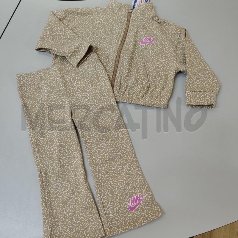 COMPLETO BAMBINA NIKE FELPA+PANT MACULATO BEIGE | Mercatino dell'Usato Alcamo 1