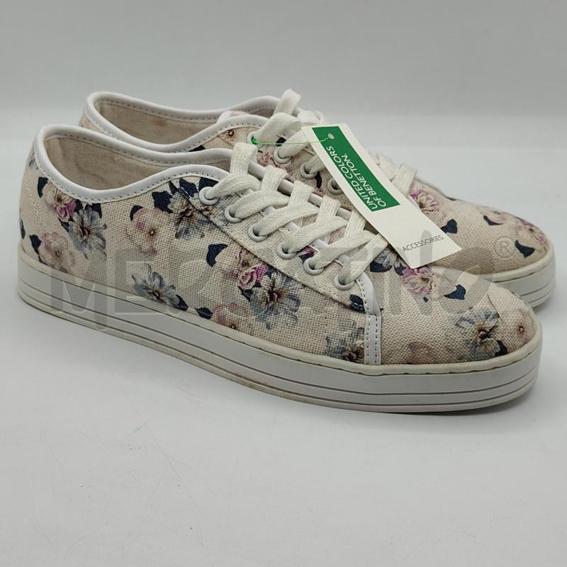 SCARPE DONNA TELA BIANCHE FIORI ROSA BENETTON | Mercatino dell'Usato Alcamo 1