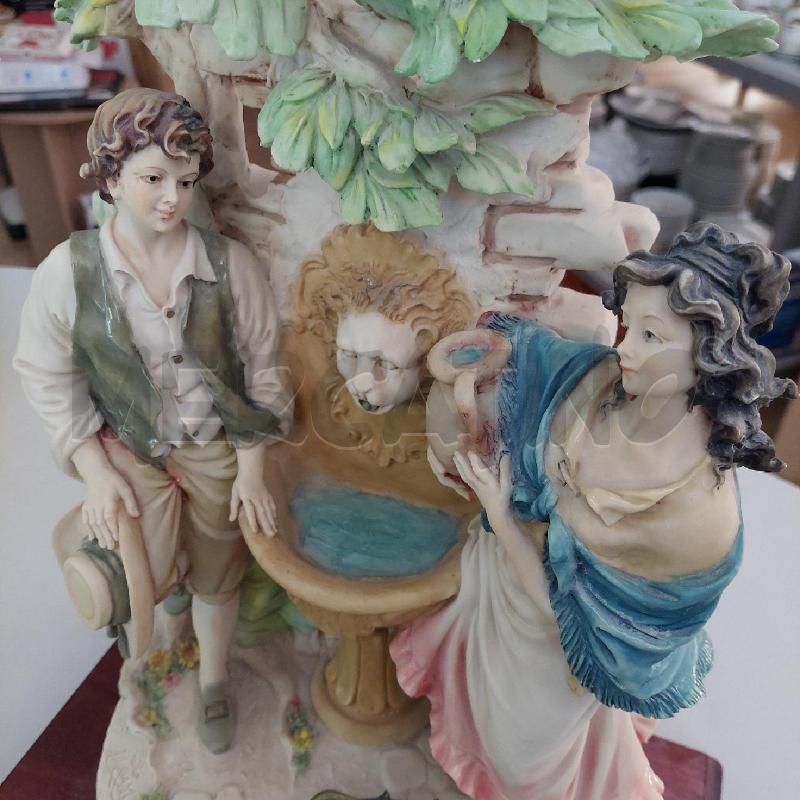 STATUA COPPIA UOMO DONNA FONTANA PORCELLANA SERIE VALENTINO BY MIRIAM | Mercatino dell'Usato Alcamo 2