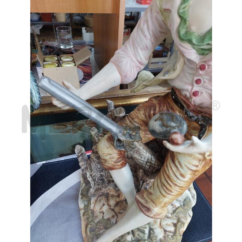 STATUA RAGAZZO CON FUCILE CERAMICA H.65CM | Mercatino dell'Usato Alcamo 2