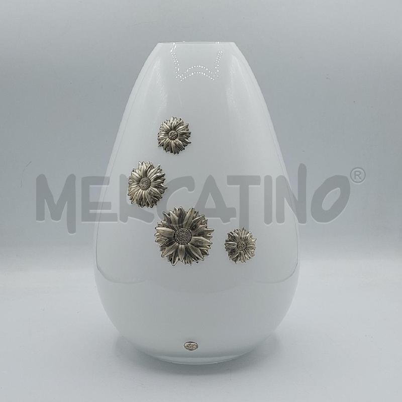 VASO BIANCO CON FIORI METALLO PEGASUS  | Mercatino dell'Usato Alcamo 1