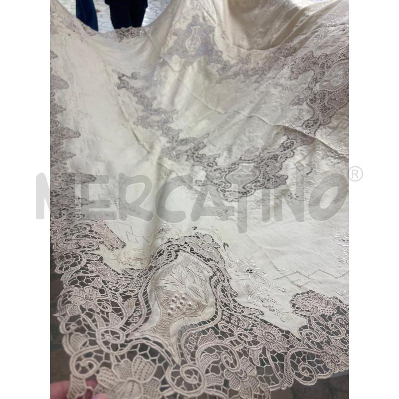 TOVAGLIA DA TAVOLA BEIGE IN LINO CON RICAMI+12TOVAGLIOLI | Mercatino dell'Usato Trapani corso mattarella 2
