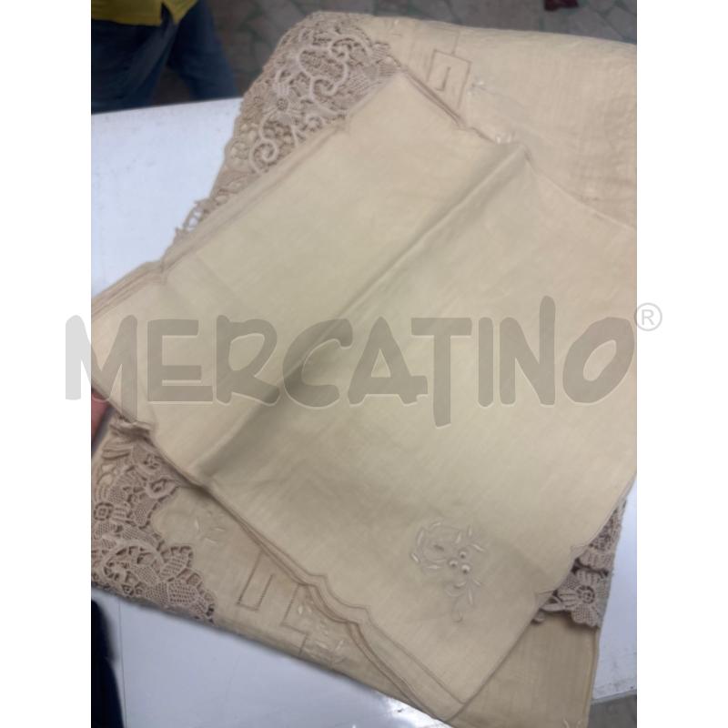 TOVAGLIA DA TAVOLA BEIGE IN LINO CON RICAMI+12TOVAGLIOLI | Mercatino dell'Usato Trapani corso mattarella 5
