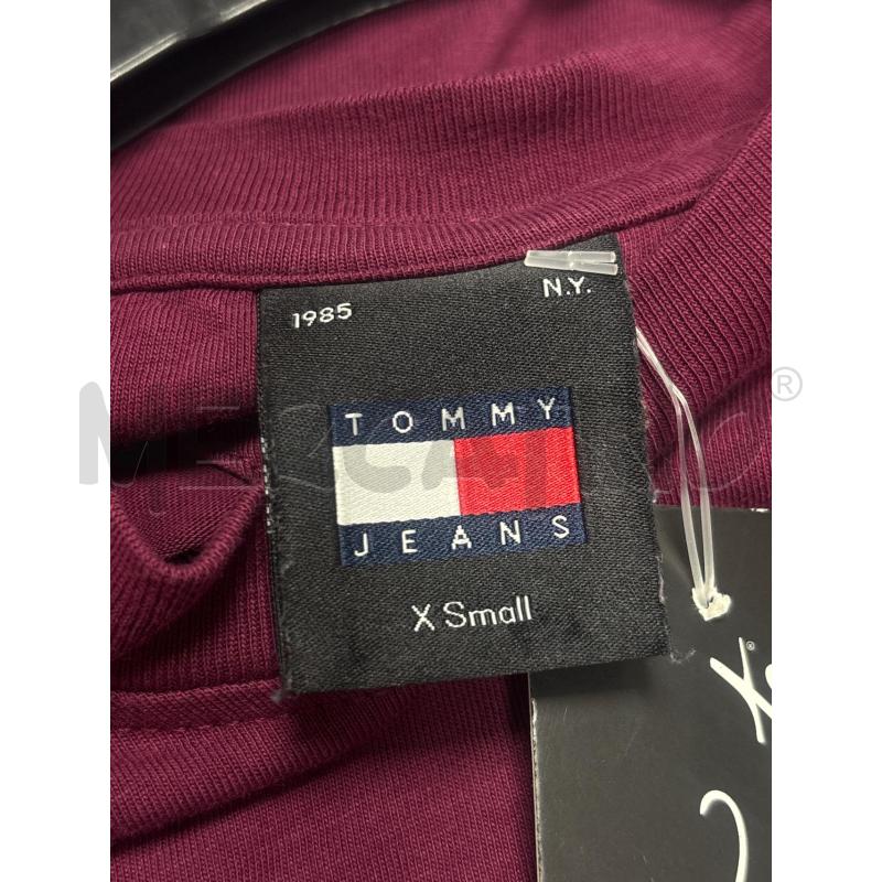 T SHIRT BORDO' TOMMY HILFIGER | Mercatino dell'Usato Trapani corso mattarella 4