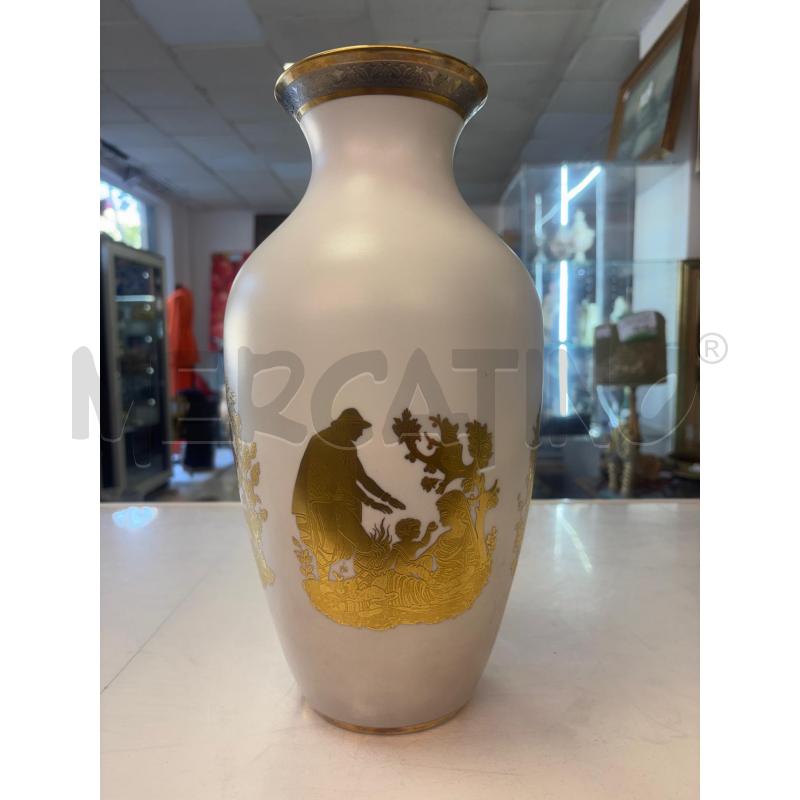 VASO IN PORCELLANA LONGO CON RAFFIGURAZIONI IN ORO ZECCHINO  | Mercatino dell'Usato Trapani corso mattarella 1