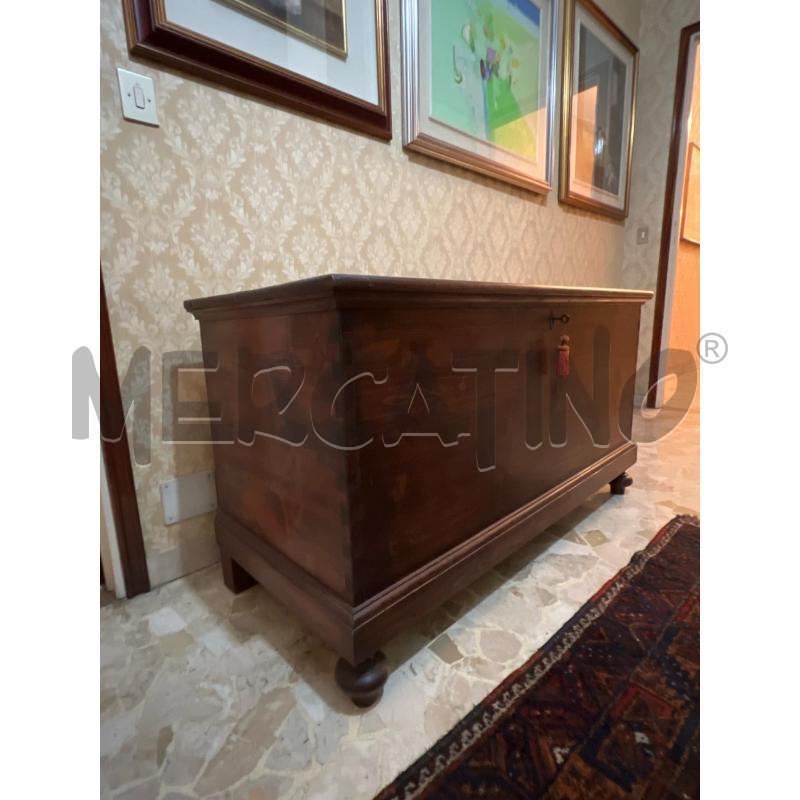 CASSAPANCA IN LEGNO SCURO INTERNO RIVESTIMENTO BIANCO E VERDE | Mercatino dell'Usato Gallarate 2