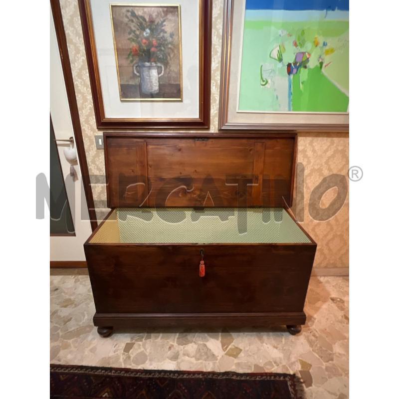 CASSAPANCA IN LEGNO SCURO INTERNO RIVESTIMENTO BIANCO E VERDE | Mercatino dell'Usato Gallarate 3