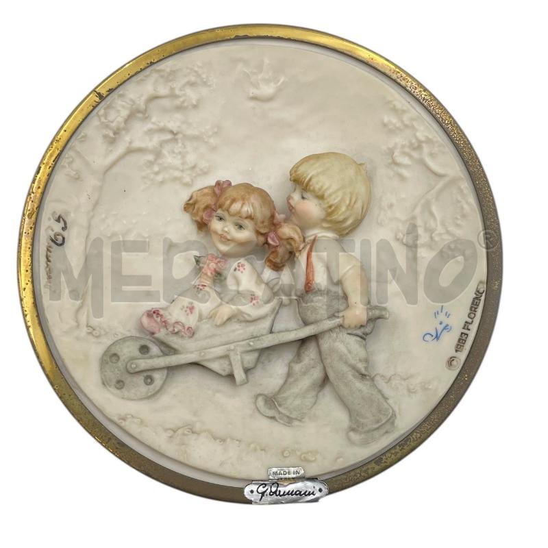 QUADRETTO CERAMICA CAPODIMONTE G. ARMANI BIMBI CON CARRIOLA | Mercatino dell'Usato Gallarate 1