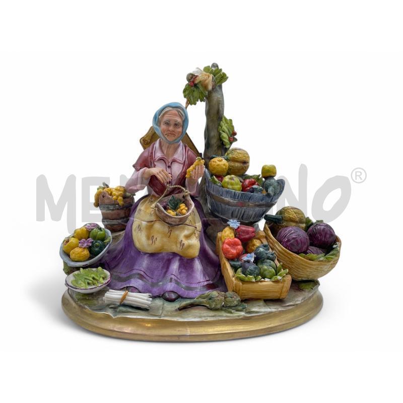 STATUETTA CESARE VILLARI ANZIANA FRUTTIVENDOLA | Mercatino dell'Usato Gallarate 1