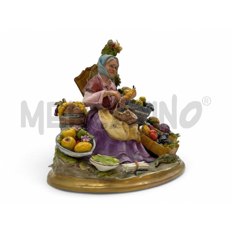 STATUETTA CESARE VILLARI ANZIANA FRUTTIVENDOLA | Mercatino dell'Usato Gallarate 2