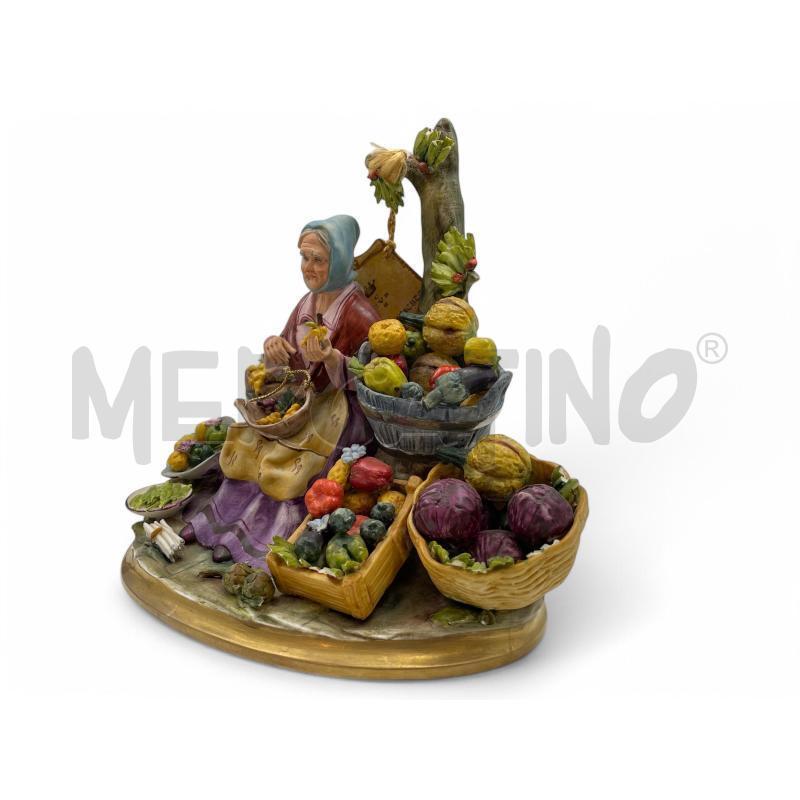STATUETTA CESARE VILLARI ANZIANA FRUTTIVENDOLA | Mercatino dell'Usato Gallarate 3
