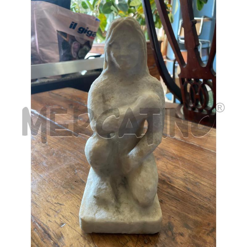 STATUETTA PIETRA DONNA ACCASCIATA | Mercatino dell'Usato Gallarate 1