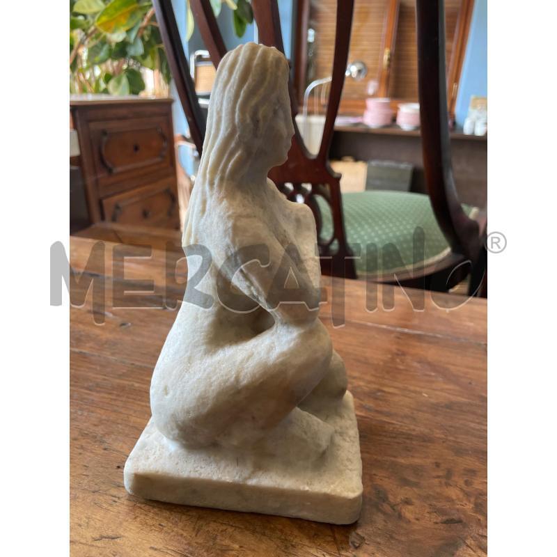 STATUETTA PIETRA DONNA ACCASCIATA | Mercatino dell'Usato Gallarate 2
