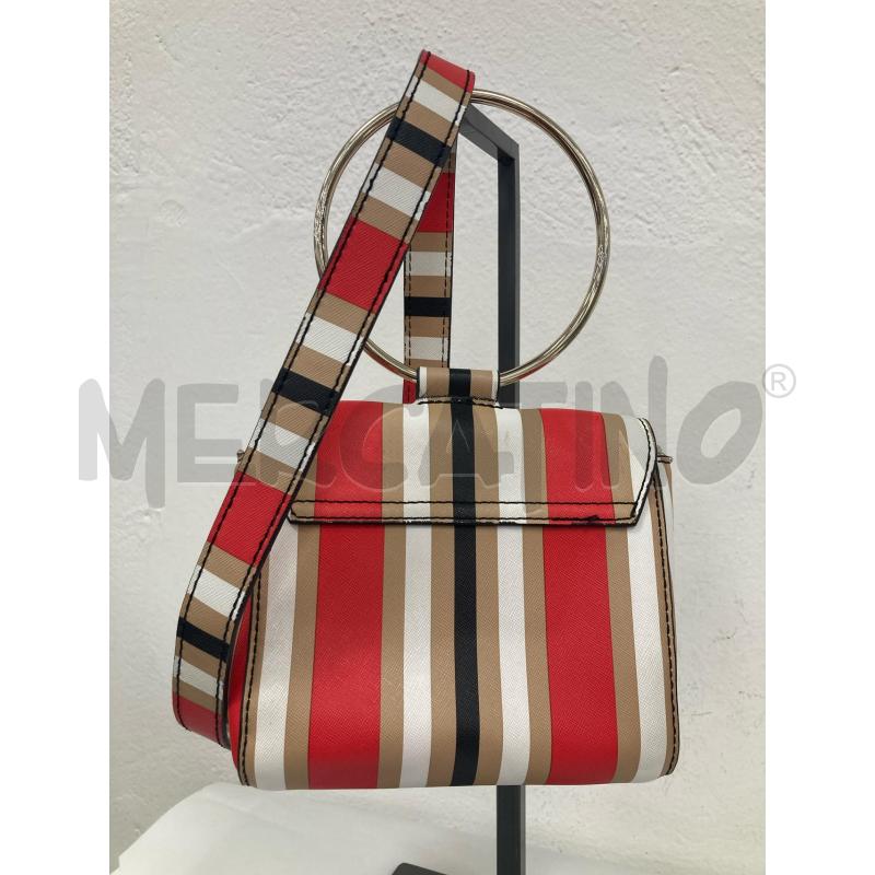 BORSA DONNA GUESS RIGHE ROSSE MARRONI BIANCHE | Mercatino dell'Usato Gazzada schianno 2