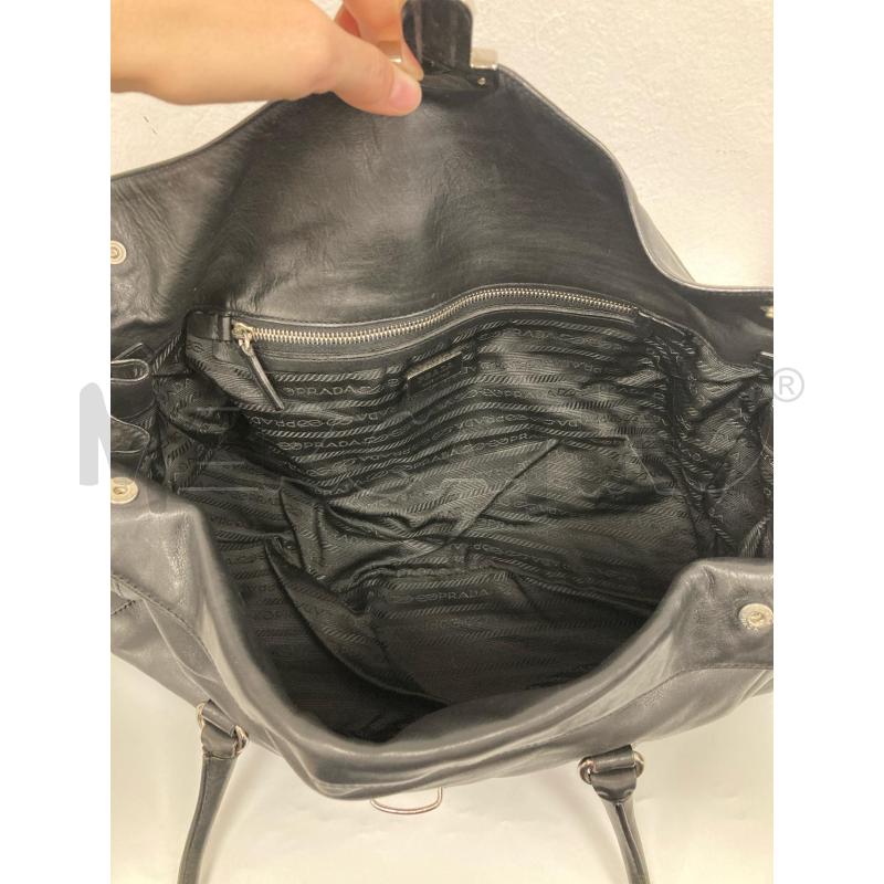 BORSA DONNA PRADA NERA A MANO | Mercatino dell'Usato Gazzada schianno 4