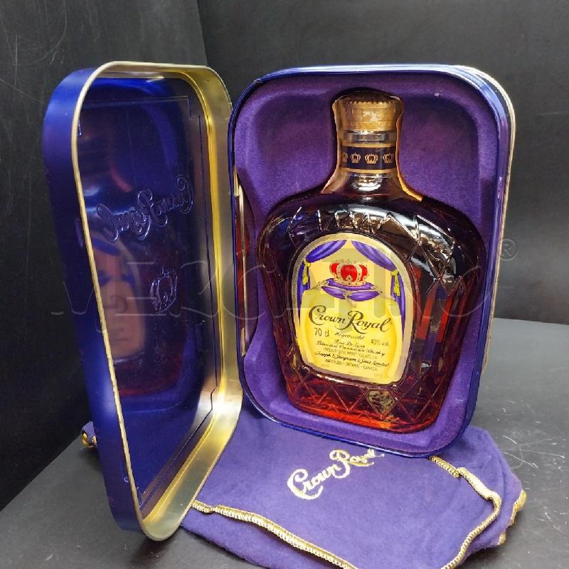 BOTTIGLIA DA COLLEZIONE CROWN ROYAL  | Mercatino dell'Usato Gazzada schianno 1