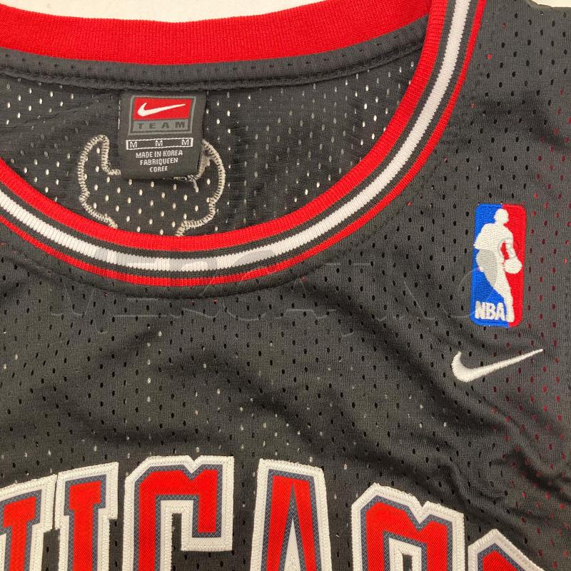 CANOTTA UOMO NIKE CHICAGO NERA ROSSA | Mercatino dell'Usato Gazzada schianno 3