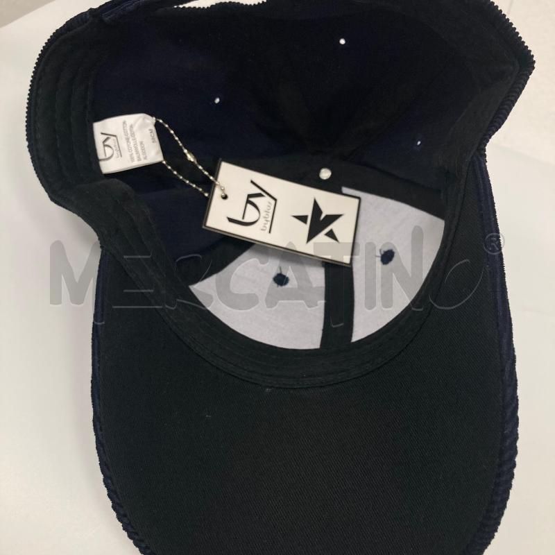 CAPPELLO UOMO BYBLOS VELLUTO BLU CARTELLINO | Mercatino dell'Usato Gazzada schianno 4