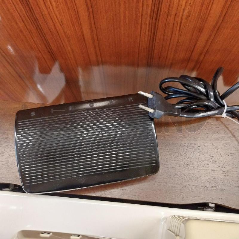 MACCHINA CUCIRE SINGER CON TAVOLINO  | Mercatino dell'Usato Gazzada schianno 3