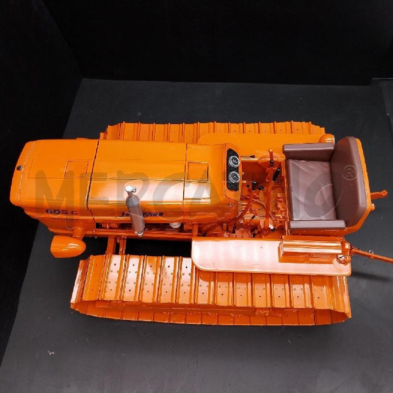 MODELLINO TRATTORE CINGOLATO FIAT 605 C | Mercatino dell'Usato Gazzada schianno 4