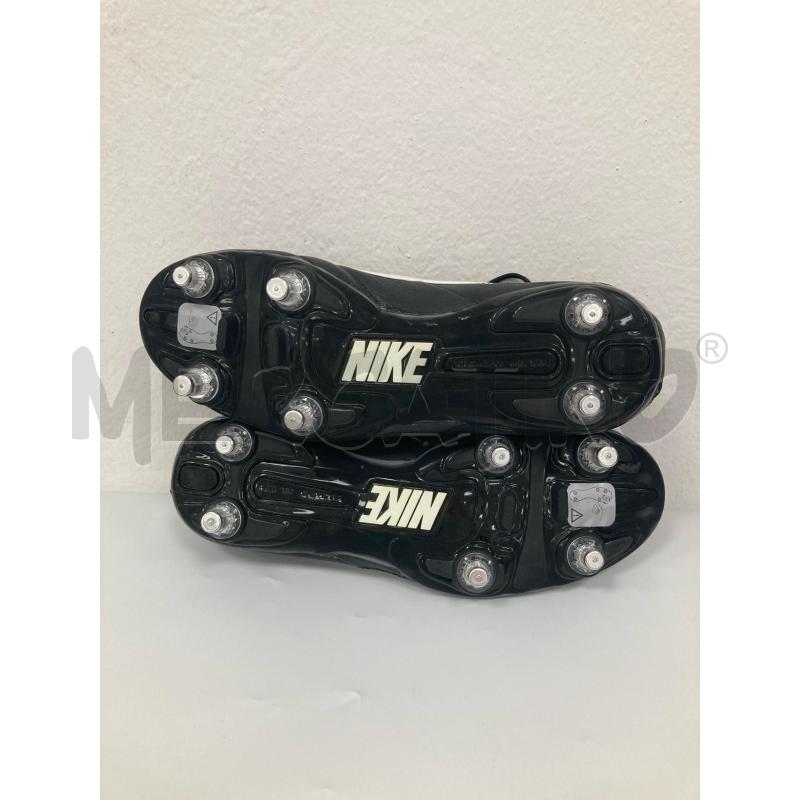 SCARPE DONNA DA CALCIO NIKE NERE INTERNO ROSSO | Mercatino dell'Usato Gazzada schianno 4
