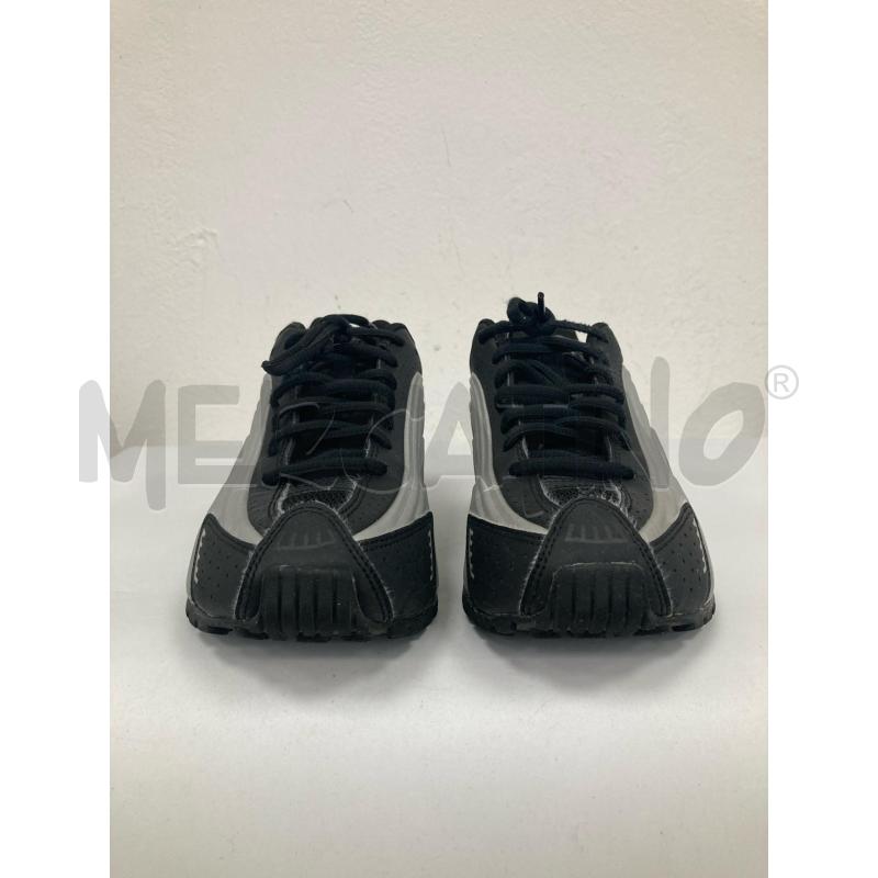 SNEAKERS DONNA NIKE SHOX R4 SE NERE GRIGIE | Mercatino dell'Usato Gazzada schianno 2
