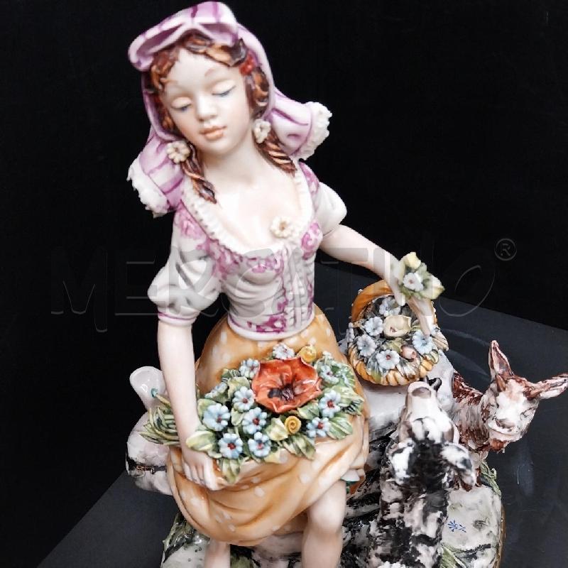 STATUETTA CERAMICA DONNA CON CAPRETTE | Mercatino dell'Usato Gazzada schianno 3
