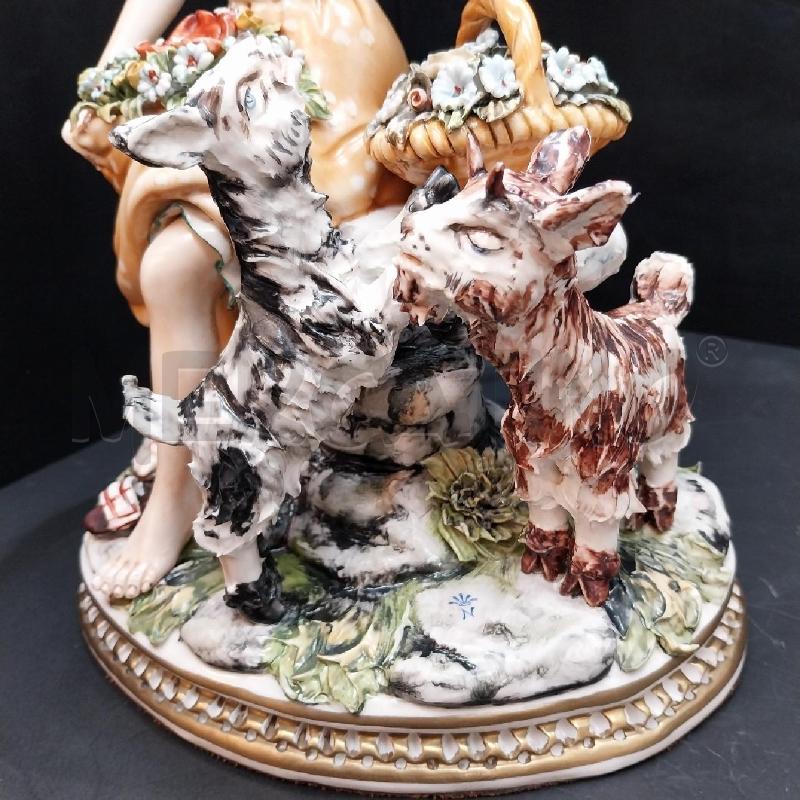 STATUETTA CERAMICA DONNA CON CAPRETTE | Mercatino dell'Usato Gazzada schianno 5