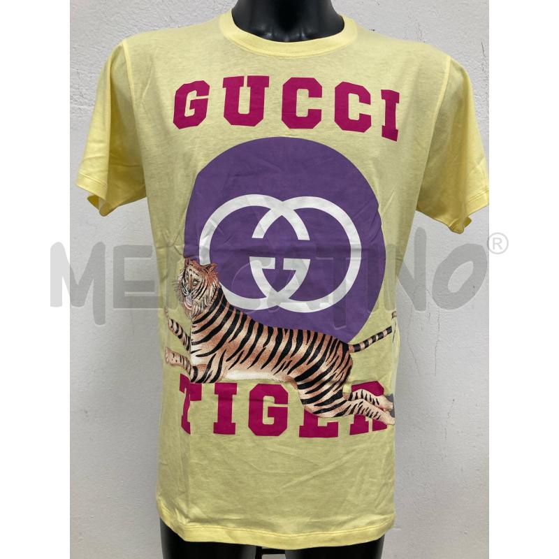 T SHIRT  GUCCI GIALLA SCRITTA FUXIA | Mercatino dell'Usato Gazzada schianno 1