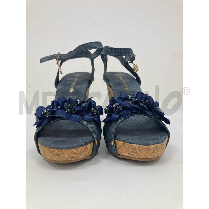 ZEPPA LAURA BIAGIOTTI JEANS APPLICAZIONI FIORI BLU | Mercatino dell'Usato Gazzada schianno 2
