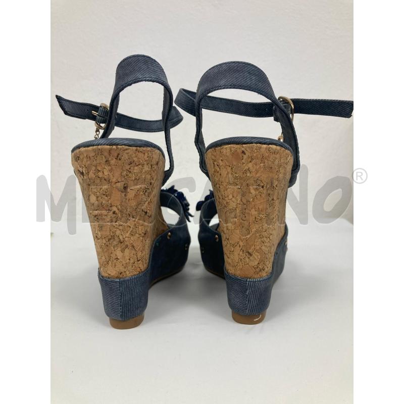 ZEPPA LAURA BIAGIOTTI JEANS APPLICAZIONI FIORI BLU | Mercatino dell'Usato Gazzada schianno 3