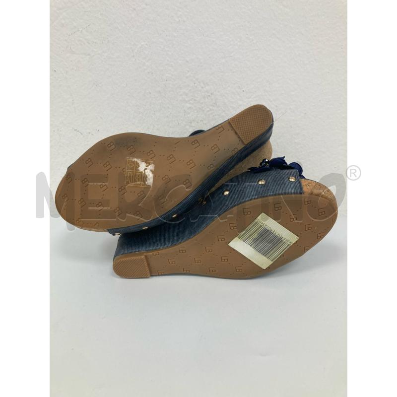 ZEPPA LAURA BIAGIOTTI JEANS APPLICAZIONI FIORI BLU | Mercatino dell'Usato Gazzada schianno 4