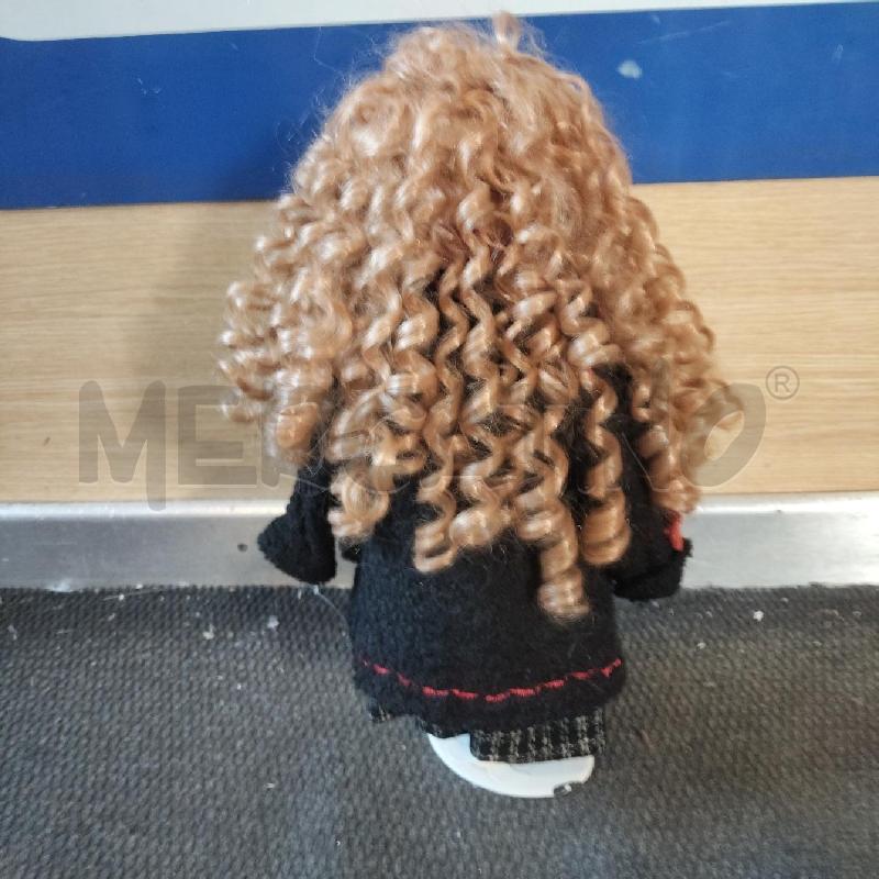 BAMBOLA PORCELLANA CAPELLI RICCI CAPPOTTINO NERO | Mercatino dell'Usato Domodossola 2