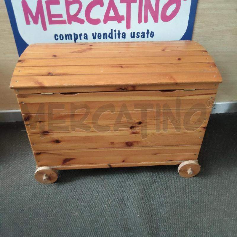 BAULE LEGNO CHIARO CON ROTELLE | Mercatino dell'Usato Domodossola 1