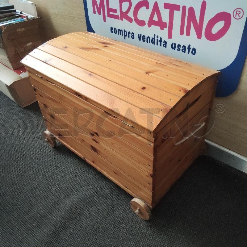 BAULE LEGNO CHIARO CON ROTELLE | Mercatino dell'Usato Domodossola 2