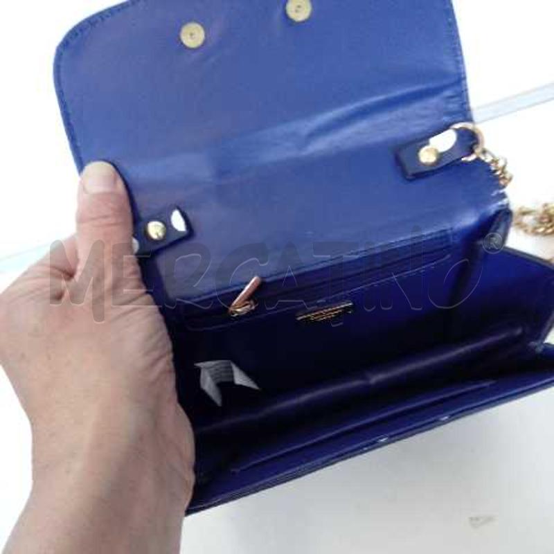 BORSA DONNA CAMOMILLA BLU POIS BIANCHI FIBBIA DORATA | Mercatino dell'Usato  Domodossola