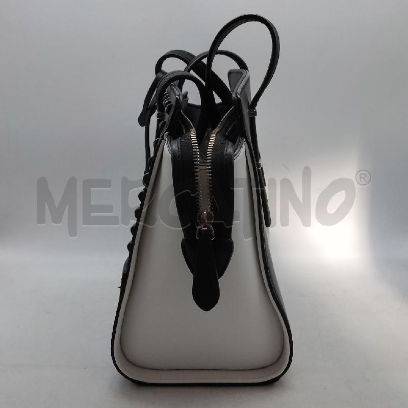 BORSA DONNA NERA BIANCA GUESS | Mercatino dell'Usato Domodossola 4