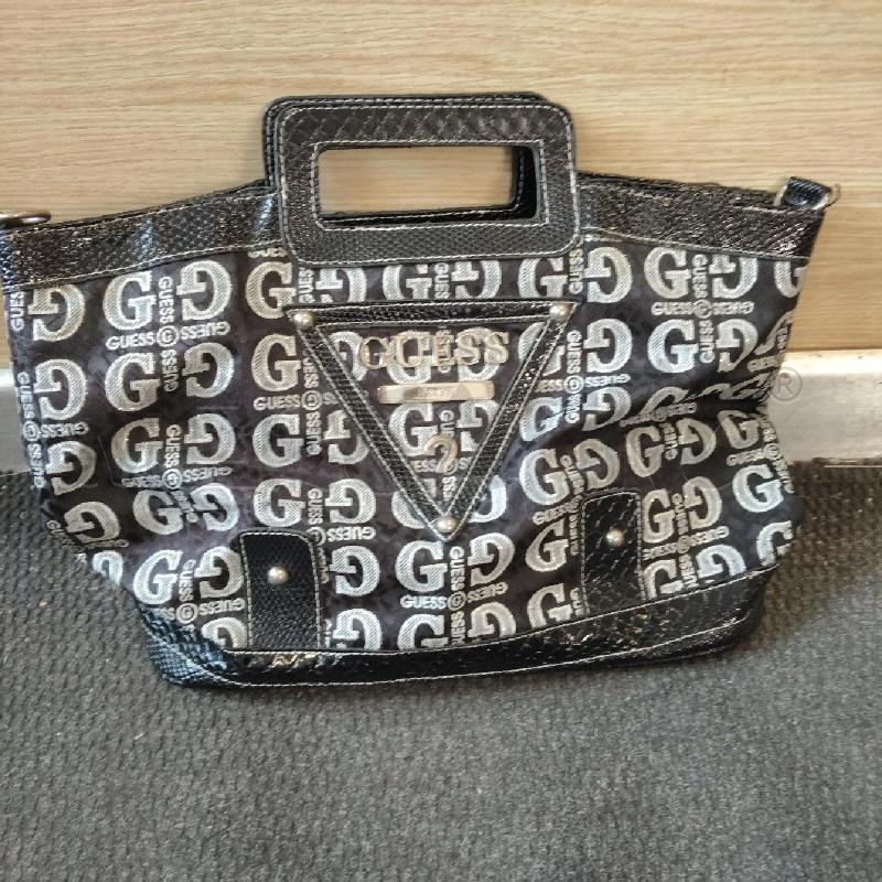 BORSA DONNA NERA GUESS LETTERE ARGENTATE | Mercatino dell'Usato Domodossola 1