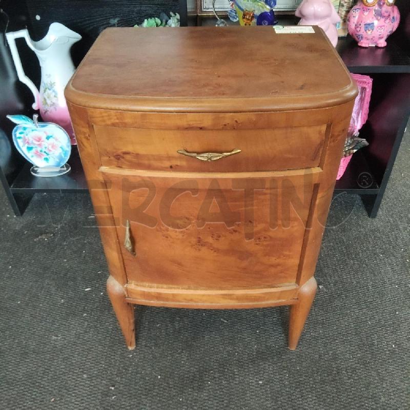 COMODINO LEGNO 1 ANTA 1 CASSETTO LEGNO PIEDINI ALTI  | Mercatino dell'Usato Domodossola 1