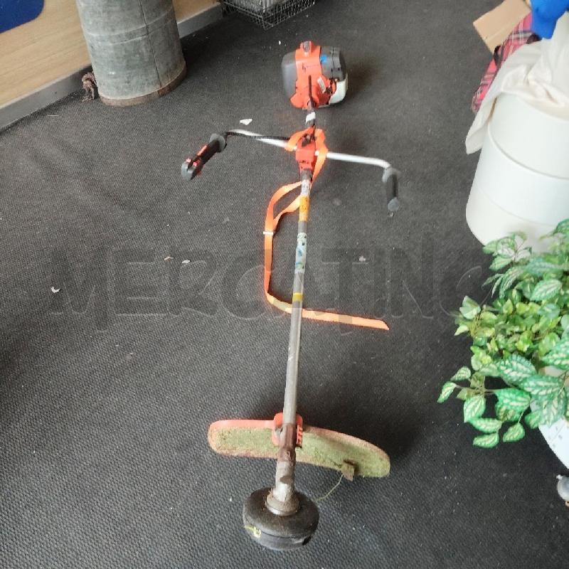 DECESPUGLIATORE A MISCELA HUSQVARNA 335 | Mercatino dell'Usato Domodossola 1